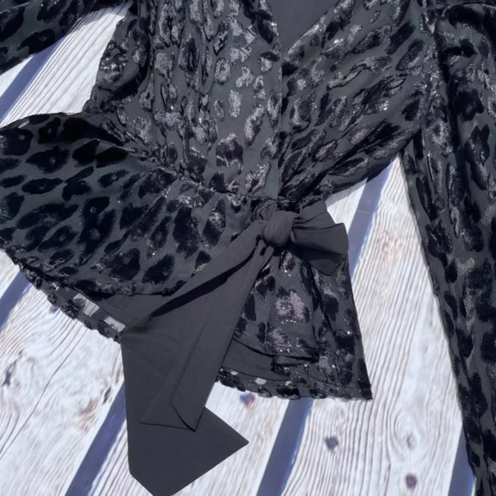 EXPRESS Metallic Leopard Wrap Front Bow Top Small - Picture 5 of 10